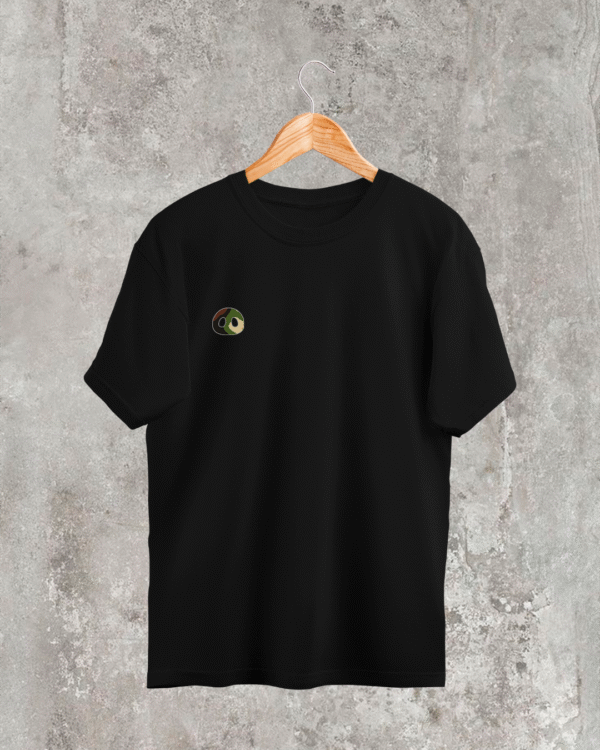 Remera Elegance Under Fire - Image 3